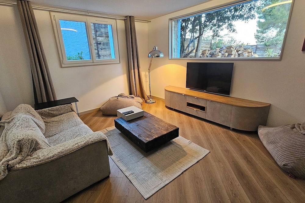 La Maison Bleue in Saint-Mitre-les-Remparts, Istres en omgeving