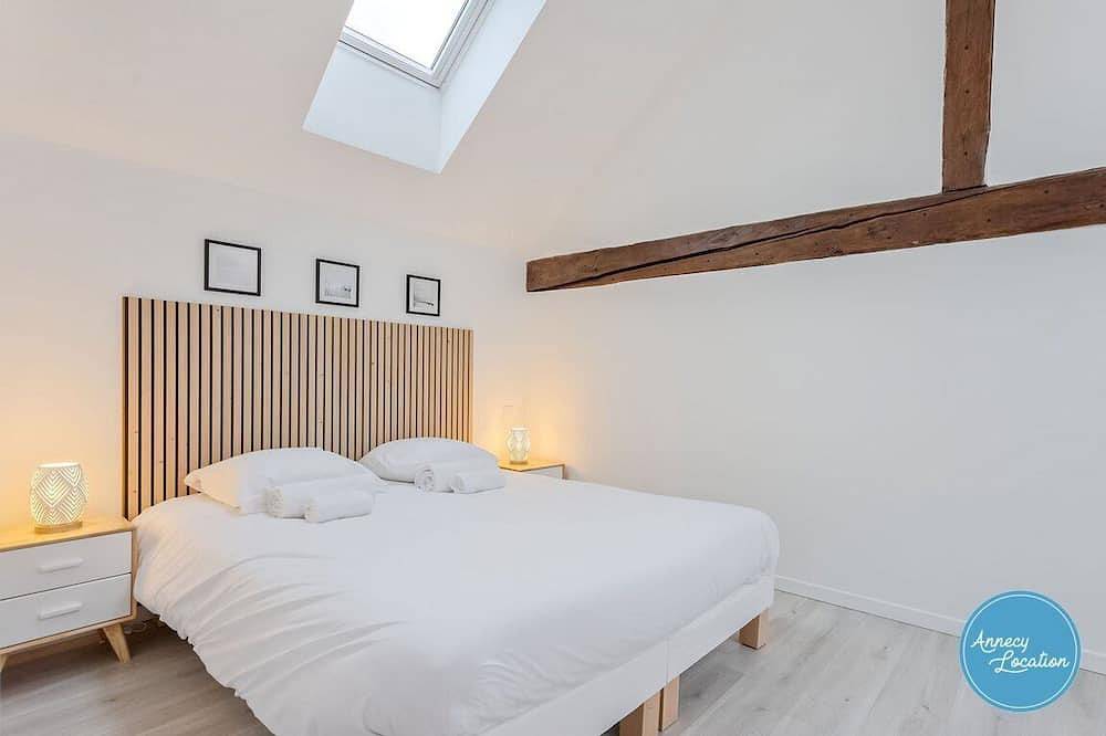 Renovated Chalet in the Heart of Menthon in Menthon-Saint-Bernard, Annecy region