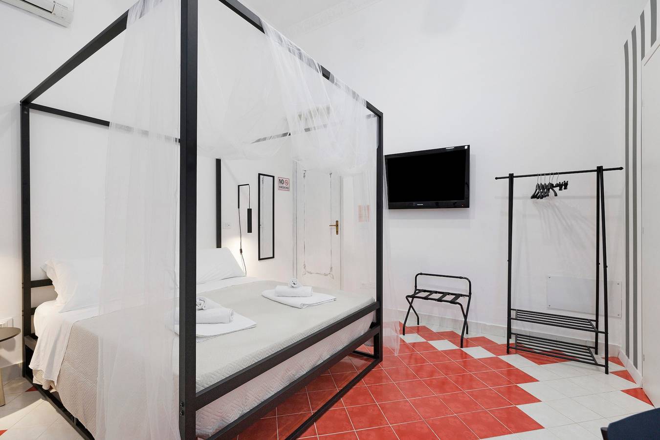 Habitación 'Myla's Rooms - 1' con balcón, Wi-Fi y aire acondicionado in Palermo, Provincia de Palermo