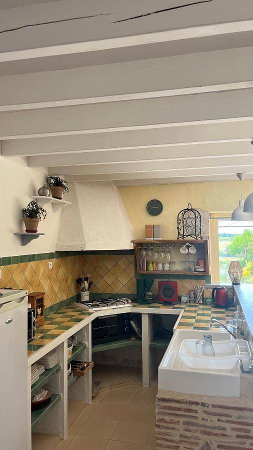 Location de vacances pour 6 personnes, avec vue ainsi que piscine et jardin, adapté aux familles à Riocaud - 3