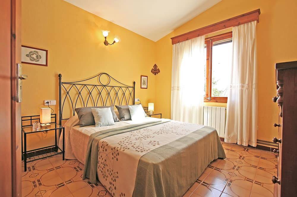 Family country house, quiet location, private pool, internet in Alaró, Majorca Center