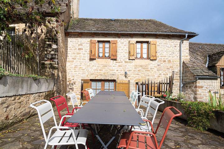 Gîte pour 10 personnes, avec Jacuzzi et Terrasse ainsi que Jardin et Sauna