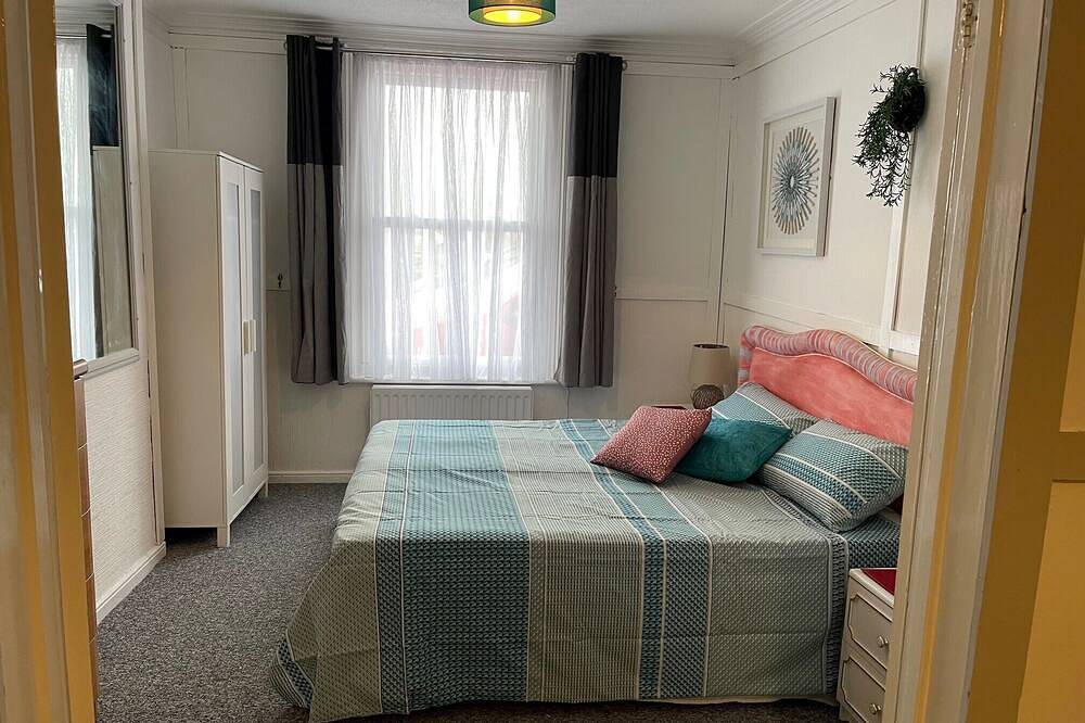 Entire apartment, \"The Eastbourne\" Pet Friendly Seafront Apartment in Eastbourne, East Sussex
