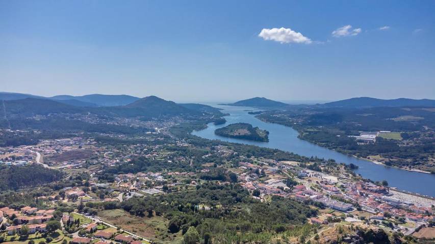 Parc de vacances pour 6 personnes, avec terrasse et piscine ainsi que jardin et vue à Vila Nova de Cerveira - 2