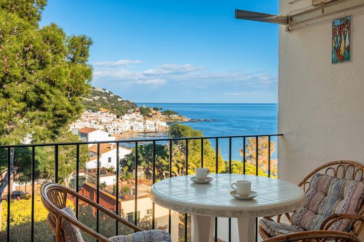 Appartement entier, H-7 Appartment avec vues à la mer et piscine in Calella de Palafrugell, Palafrugell
