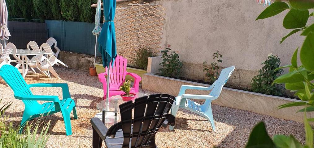 Gîte pour 5 personnes, avec jardin à Volx - 2