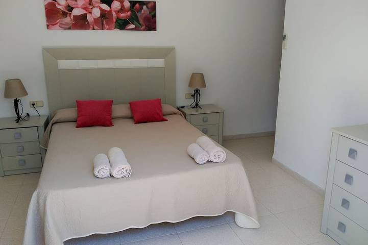 Fantastische Villa mit 3 Schlafzimmern und Pool, 1 Gehminute vom Strand in Cala D'Or entfernt. in Cala Serena, Felanitx