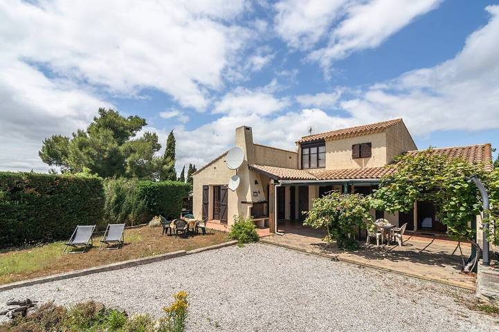 Villa pour 8 personnes, avec jardin ainsi que piscine et terrasse