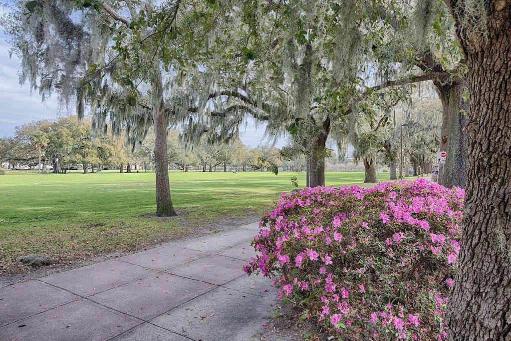 Ganze Wohnung, Spacious Luxurious Townhome - 2 Blocks to Forsyth! in Savannah, Chatham County