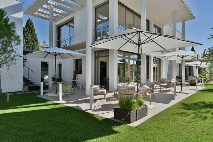 Maison d’hôte pour 2 personnes, avec Terrasse et Jardin ainsi que Piscine et Vue à Salon-de-Provence