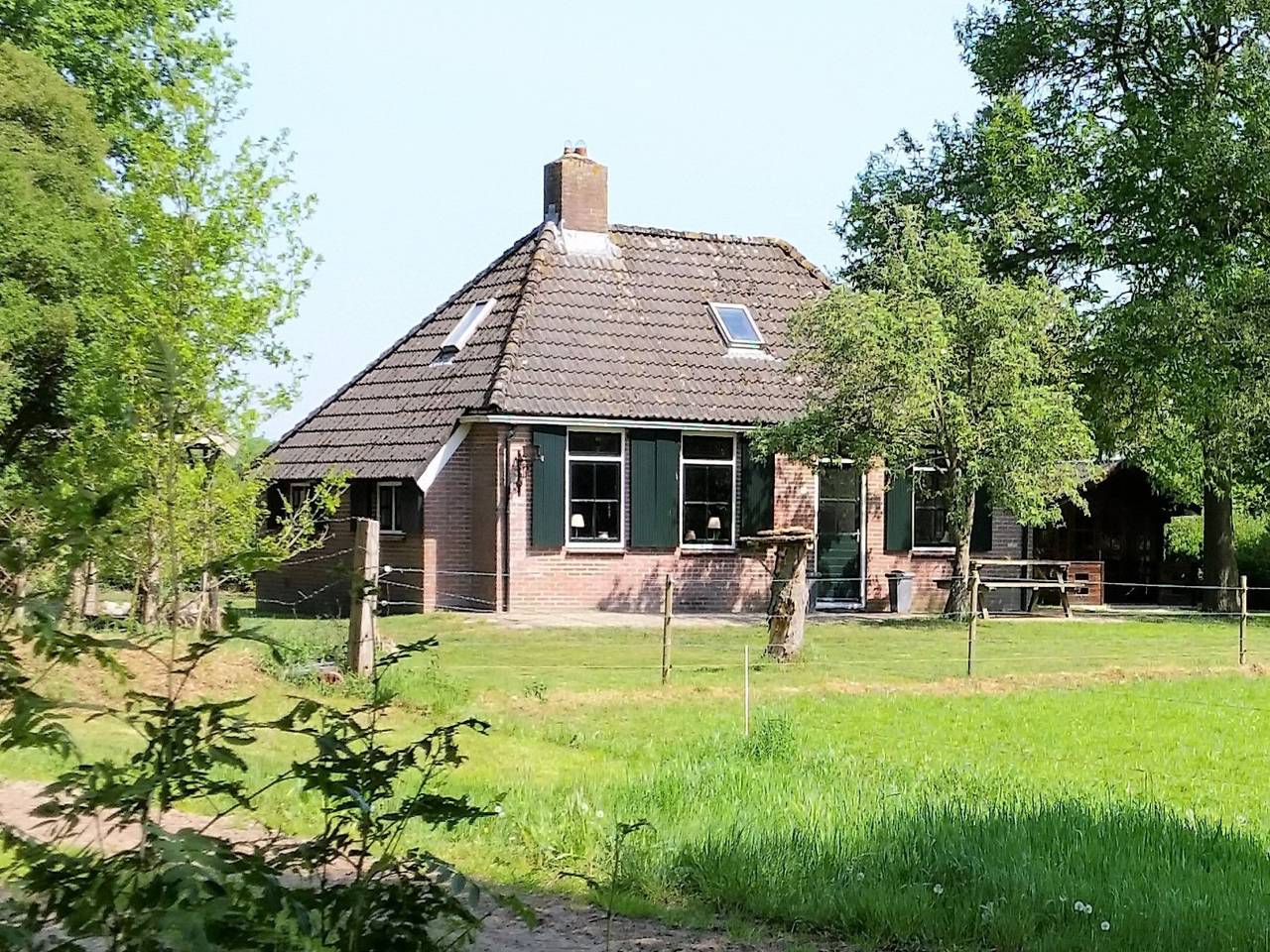 Ruhig gelegenes 6-Personen-Ferienhaus, umgeben von Wiesen in Zuidwolde, Drenthe in Zuidwolde, Drenthe