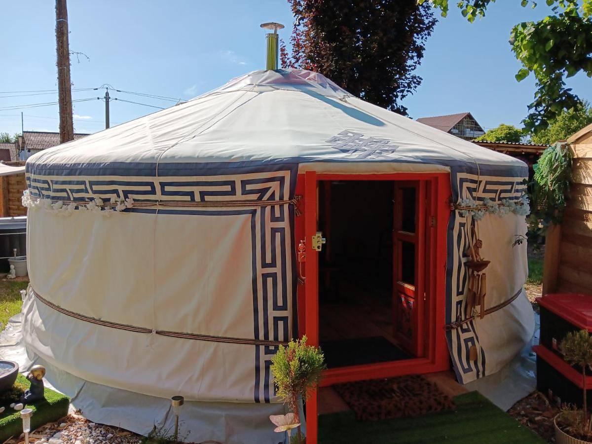 Tent in Cousance, Jura
