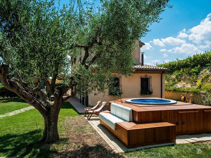 Casa vacanza per 5 persone, con giardino a San Costanzo