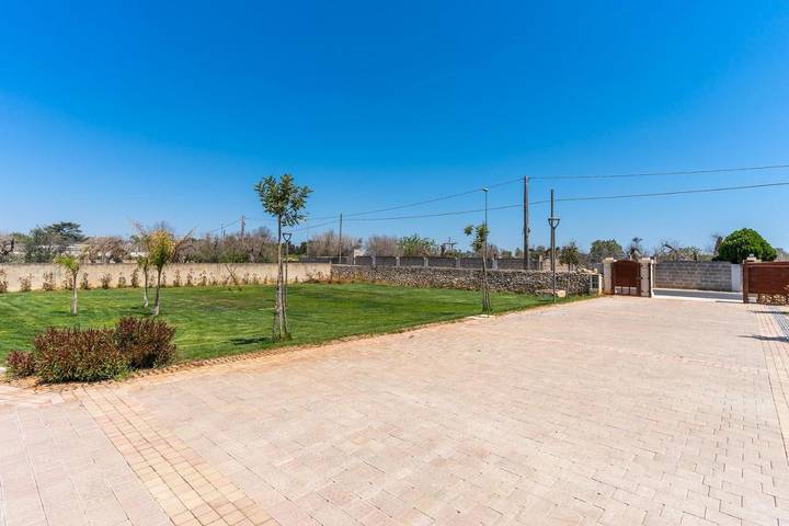 Location de vacances pour 10 personnes, avec jardin et terrasse ainsi que vue et piscine, animaux acceptés à San Cesario di Lecce - 2