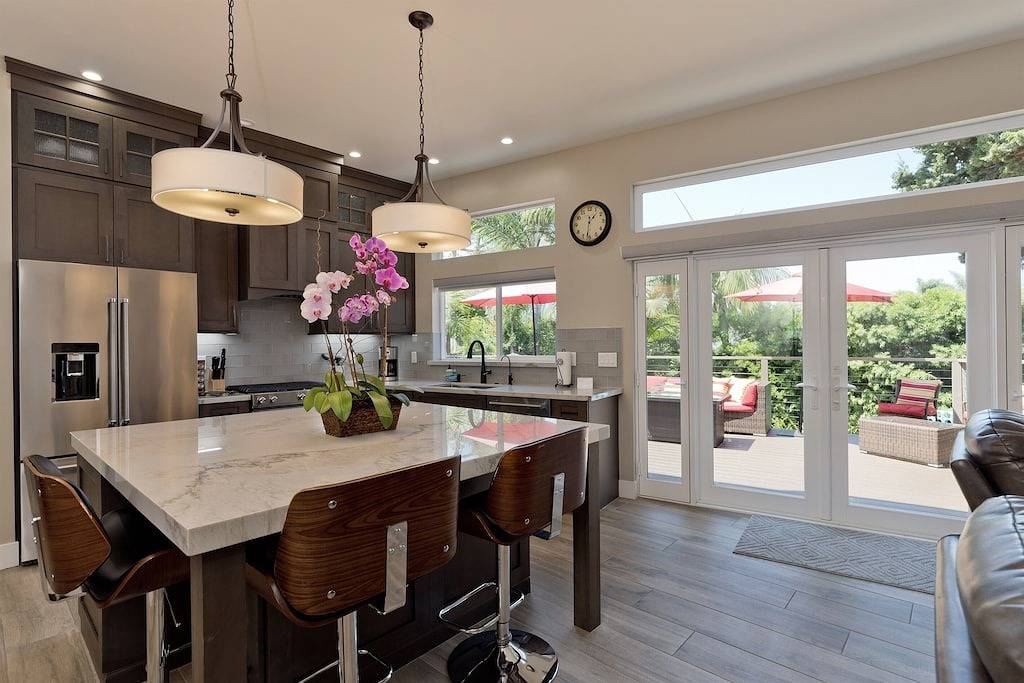 Coastal Escape | 2Br/2B | w/King En-suite + Balconyviews | Deck, Firetable + Bbq in Oceanside, San Diego County