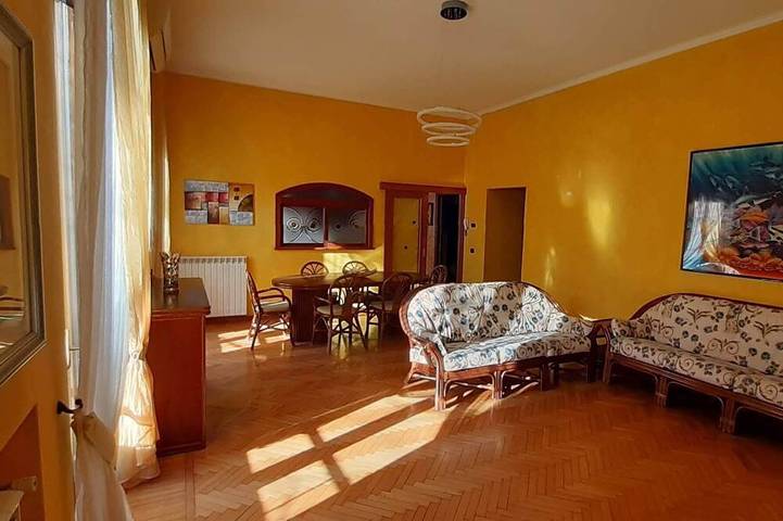 Appartamento per 8 persone, con balcone e piscina in Busto Arsizio