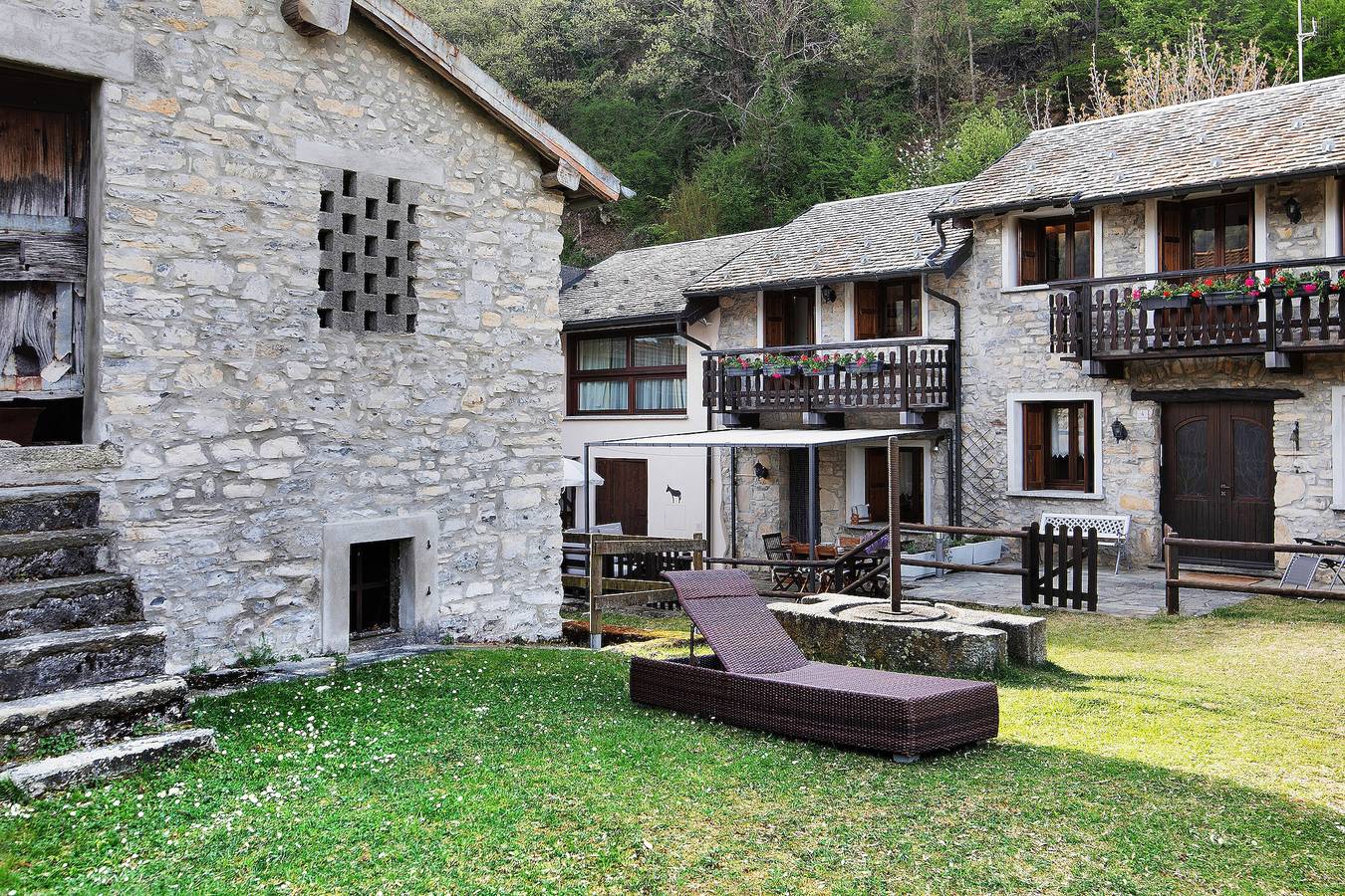 Ferienhaus 'Tra Lago e Monti' mit Seeblick, privater Terrasse und Wlan in Biazzeno, Gemeinde Dizzasco