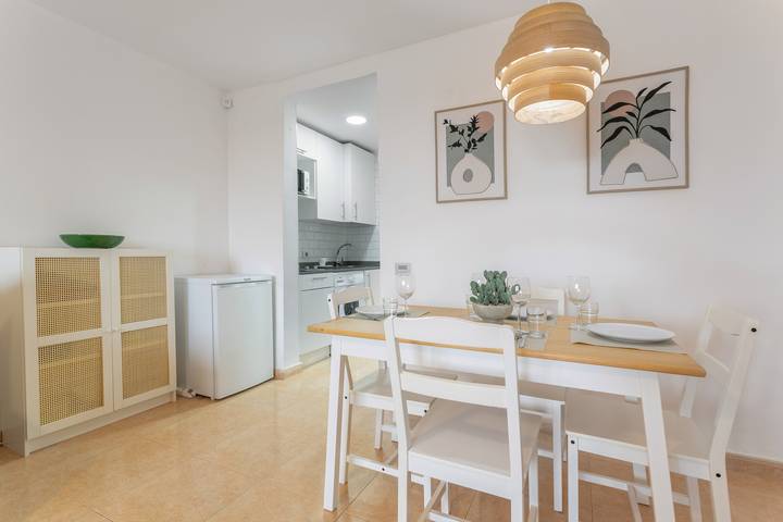 Apartamento inteiro, Férias 'Loleta' com piscina, escorregas, terraço privado e Wi-Fi in Corralejo, La Oliva