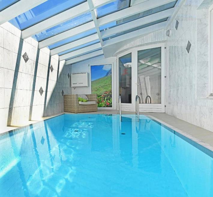 Hotel für 4 Personen, mit Balkon und Terrasse sowie Pool und Sauna in Oberperfuss - 3