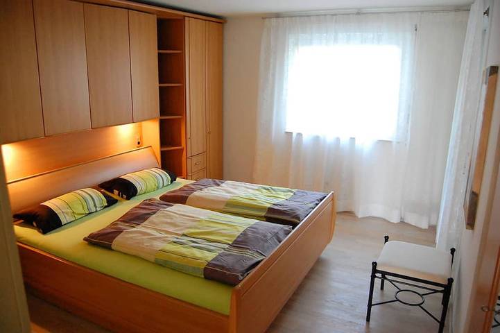 Ganze Wohnung, Exklusive, seenahe Ferienwohnung in einer Wohnanlage mit parkähnlichem Garten in Badestrand Bodensee Yachtclub Überlingen, Überlingen