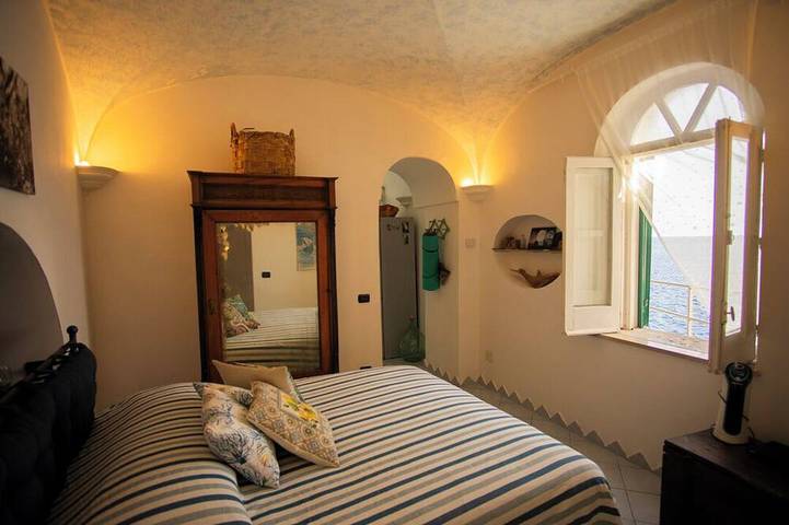 Gemütliches Ferienhaus am Meer. 2 Pax, in einer natürlichen Klippe in Furore, Sorrento Coast