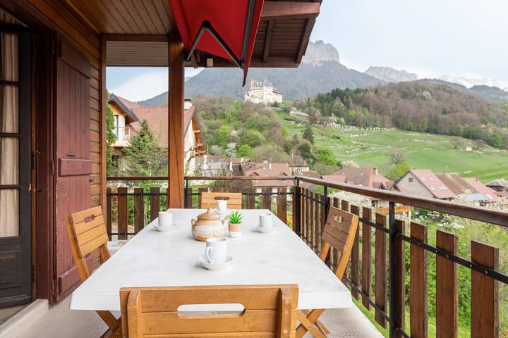 Gîte pour 8 personnes, avec Balcon ainsi que Jardin et Vue sur le lac sur le Lac d'Annecy
