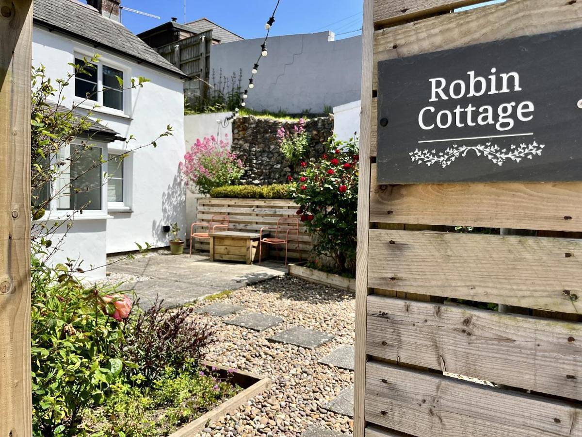 Robin Cottage One Bedroom Cottage near Perranporth beach with Parking & Wifi - Robin Cottage in Perranporth, Cornwall