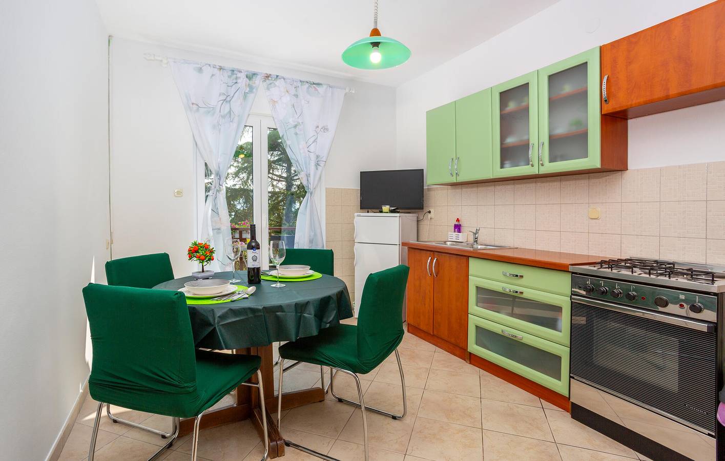 Entire holiday apartment, Holiday apartment for 3 people with terrace in Pinezici, Krk