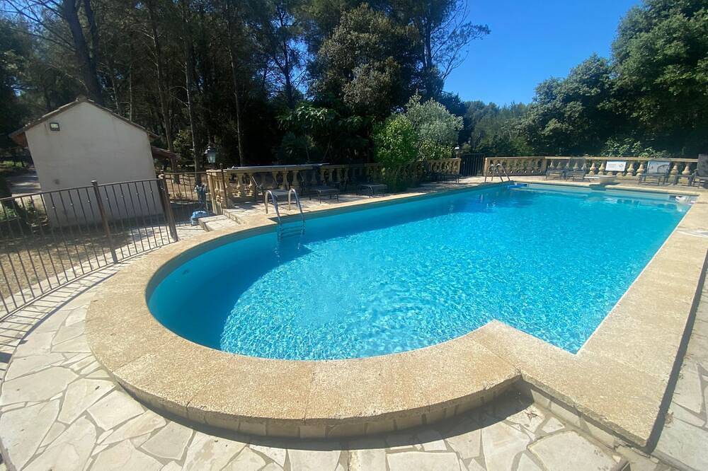 Studiowohnung mit Terrasse - Pool, Tennis, Bouleplatz in Grans, Côte méditerranéenne (France)