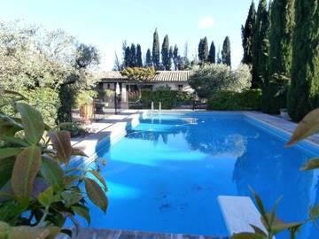 Gîte pour 4 personnes, avec vue ainsi que jardin et piscine à Saint-Andiol