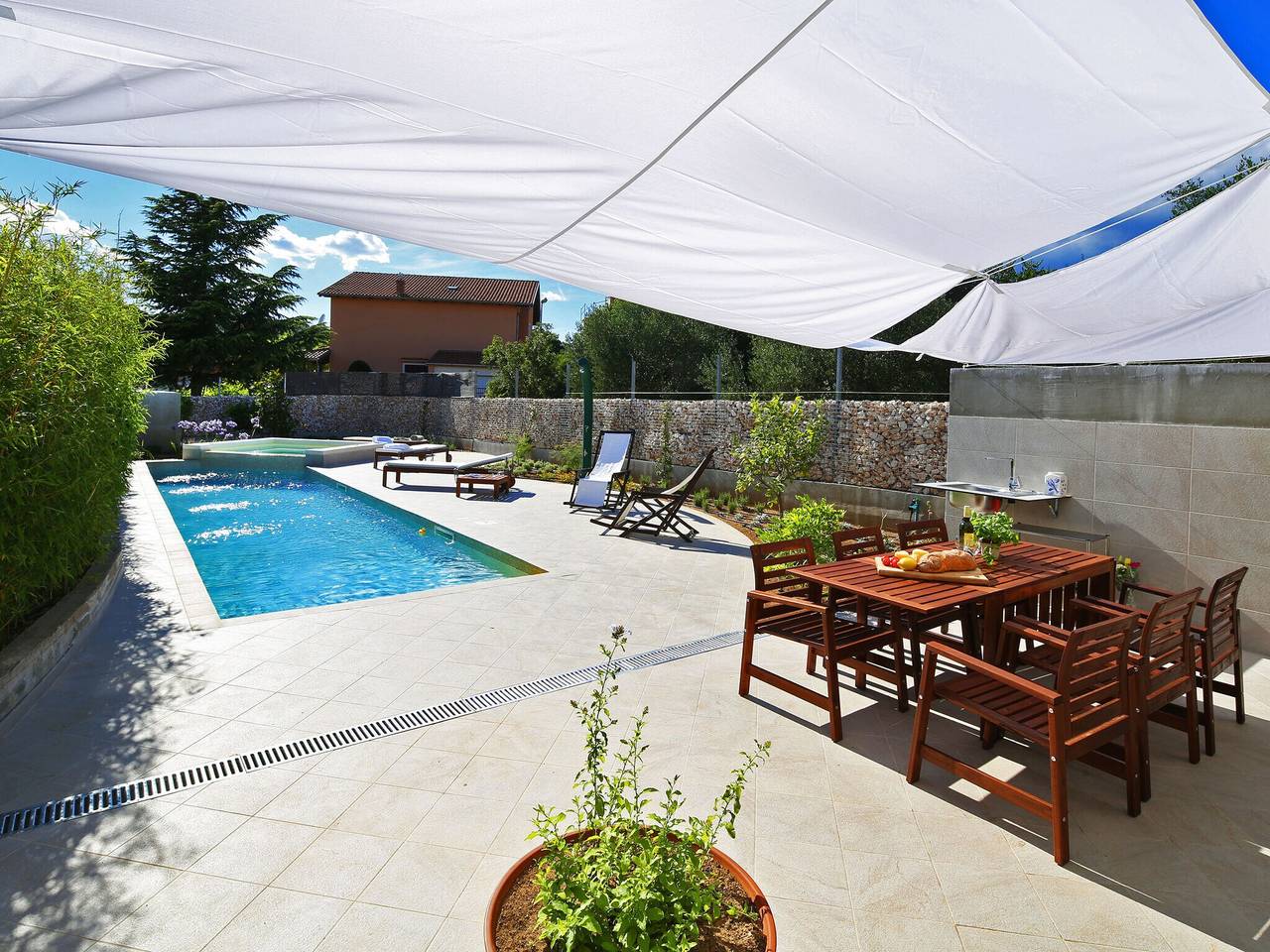 Charmante Villa mit Pool in Bilice, Šibenik-Knin