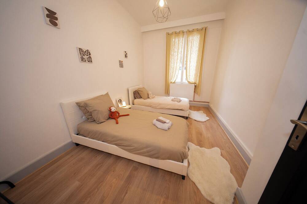 Entire apartment, L'Élégance - Cozzy & Chill (2-bedroom apartment with parking) in Chambéry, Chambéry region