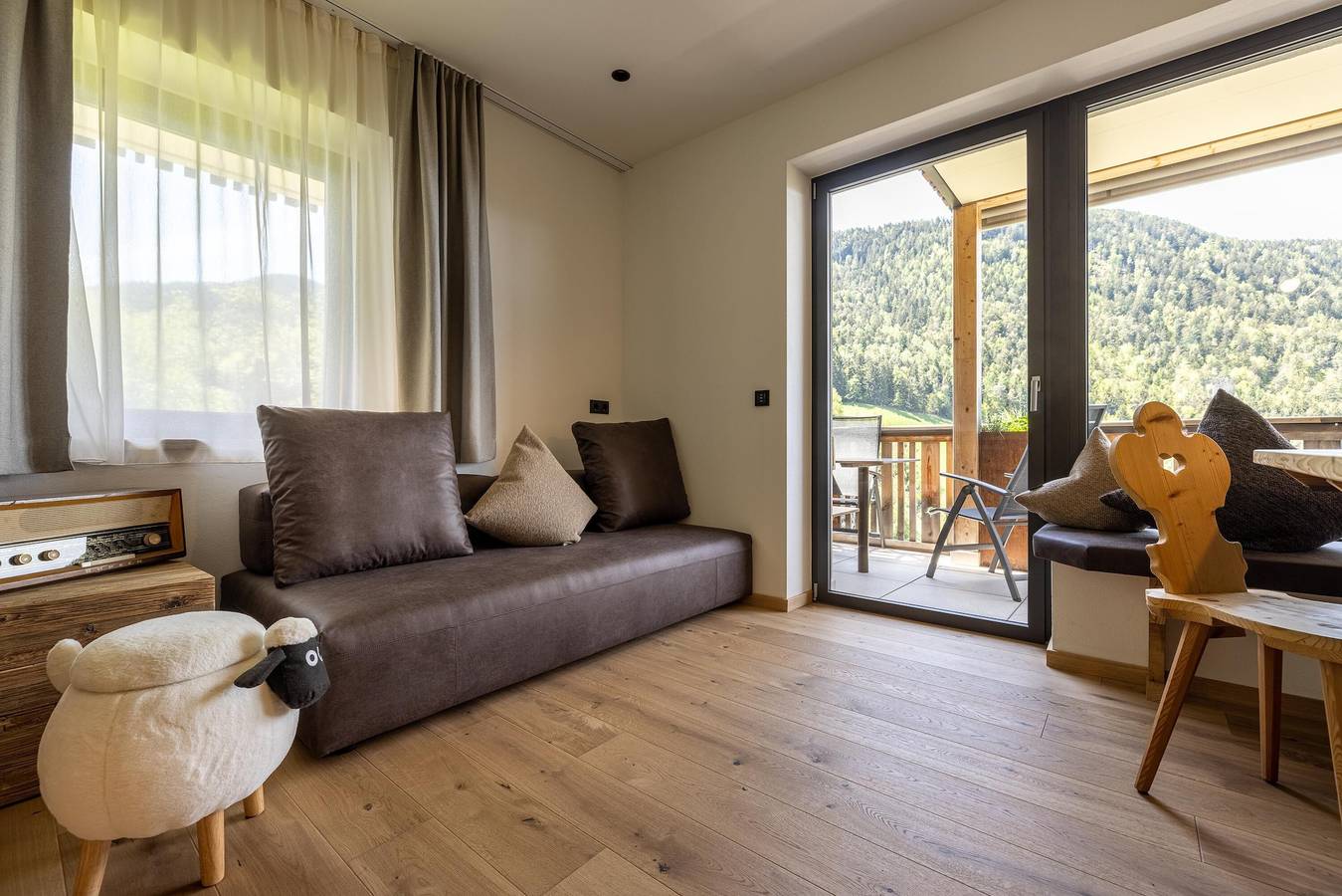 Entire apartment, Charming Apartment “Sonnleiten Sonnenalm” with Mountain View in Collepietra, Karneid