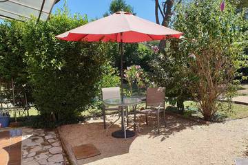 Gîte pour 2 personnes, avec jardin à Gréoux-les-Bains