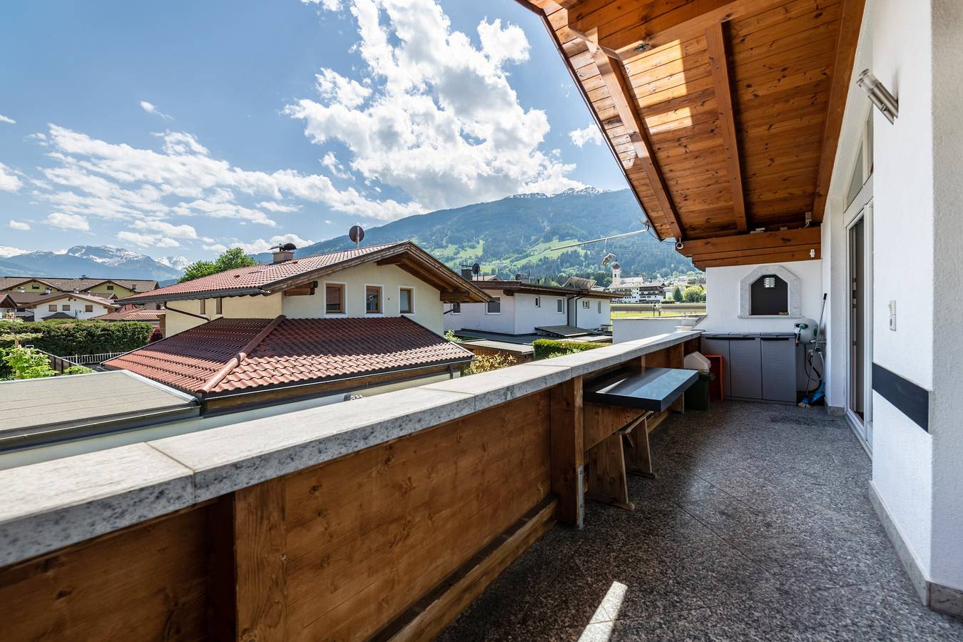 Ganze Wohnung, Ferienwohnung 'Haus Rudi' mit Bergblick, Balkon und Wlan in Tuxer Alpen, Ried im Zillertal