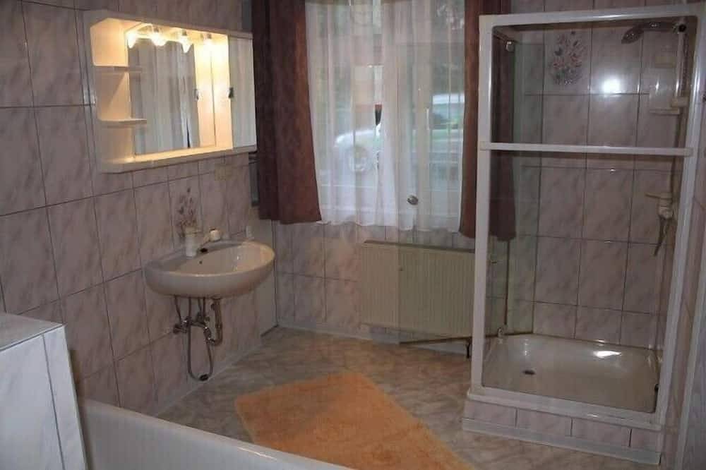 Schönes Ferienhaus unweit vom Stechlinsee in der Mecklenburger Seenplatte in Stechlinsee, Stechlin