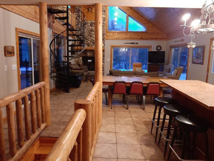 Log cabin for 25 people, with garden in Wisconsin