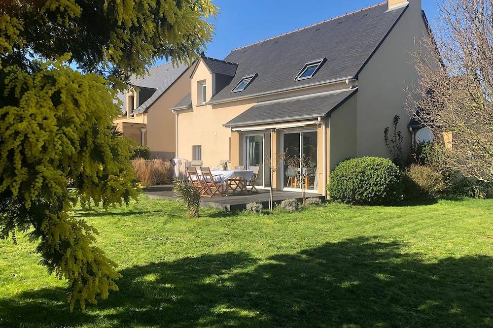 All Comfort family home, terrace and garden 2 km from Anse du Guesclin in Saint-Coulomb, Región de Saint-Malo