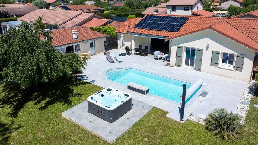 Cottage pour 6 personnes, avec jardin et piscine ainsi que jacuzzi et sauna à Ambérieux-en-Dombes