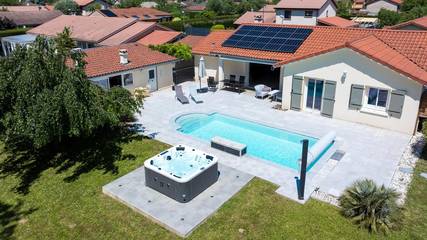 Cottage pour 6 personnes, avec jacuzzi et sauna ainsi que jardin et piscine à Ambérieux-en-Dombes