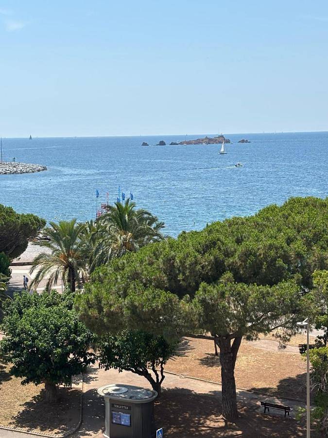 Gîte pour 2 personnes, avec jardin et vue dans Plage Beau Rivage Saint Raphael - 3