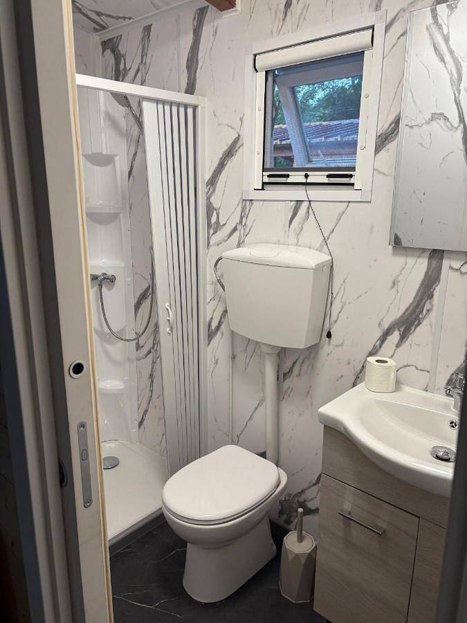 Camping für 6 Personen, mit Pool und Garten in Ligurien - 2