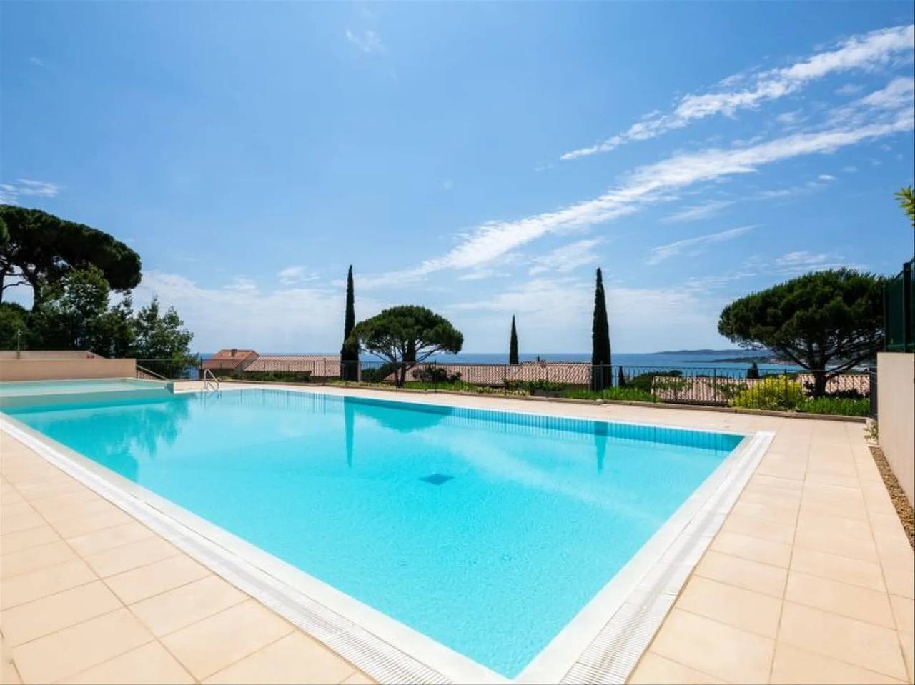 Appartement entier, Appartement « Le Panorama » avec vue mer, Wi-Fi et climatisation in La Nartelle, Sainte-Maxime