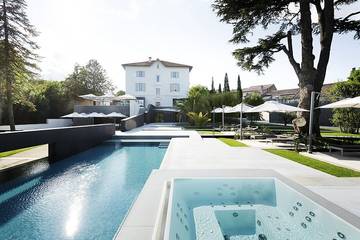 Cottage pour 2 personnes, avec jacuzzi ainsi que piscine et jardin à Autignac