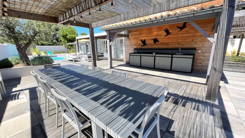 Gîte pour 10 personnes, avec piscine et jardin dans Plage des Grenettes - 2