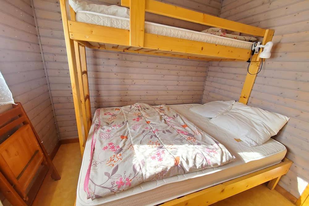 Chal Grotte Du Loup 1 in Murol, Parc naturel régional des Volcans d'Auvergne