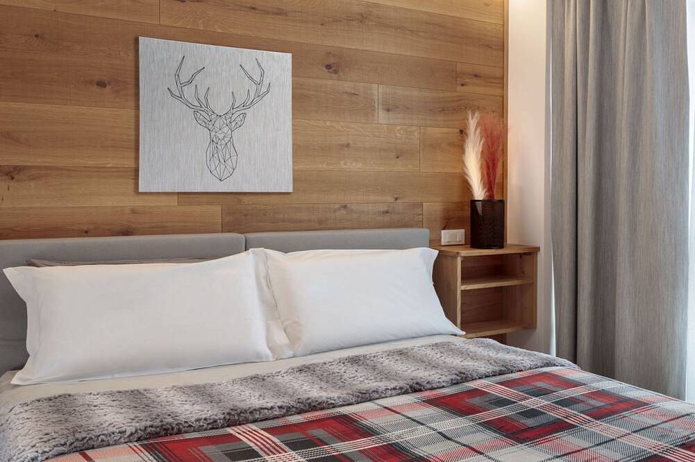 Geheel appartement, New apartment overlooking mountain, private garage, walking distance lifts in Cervinia, Valtournenche en omgeving