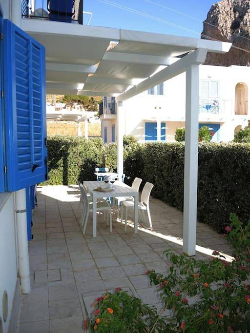 Gîte pour 6 personnes, avec piscine ainsi que jardin et vue dans Macari - 4