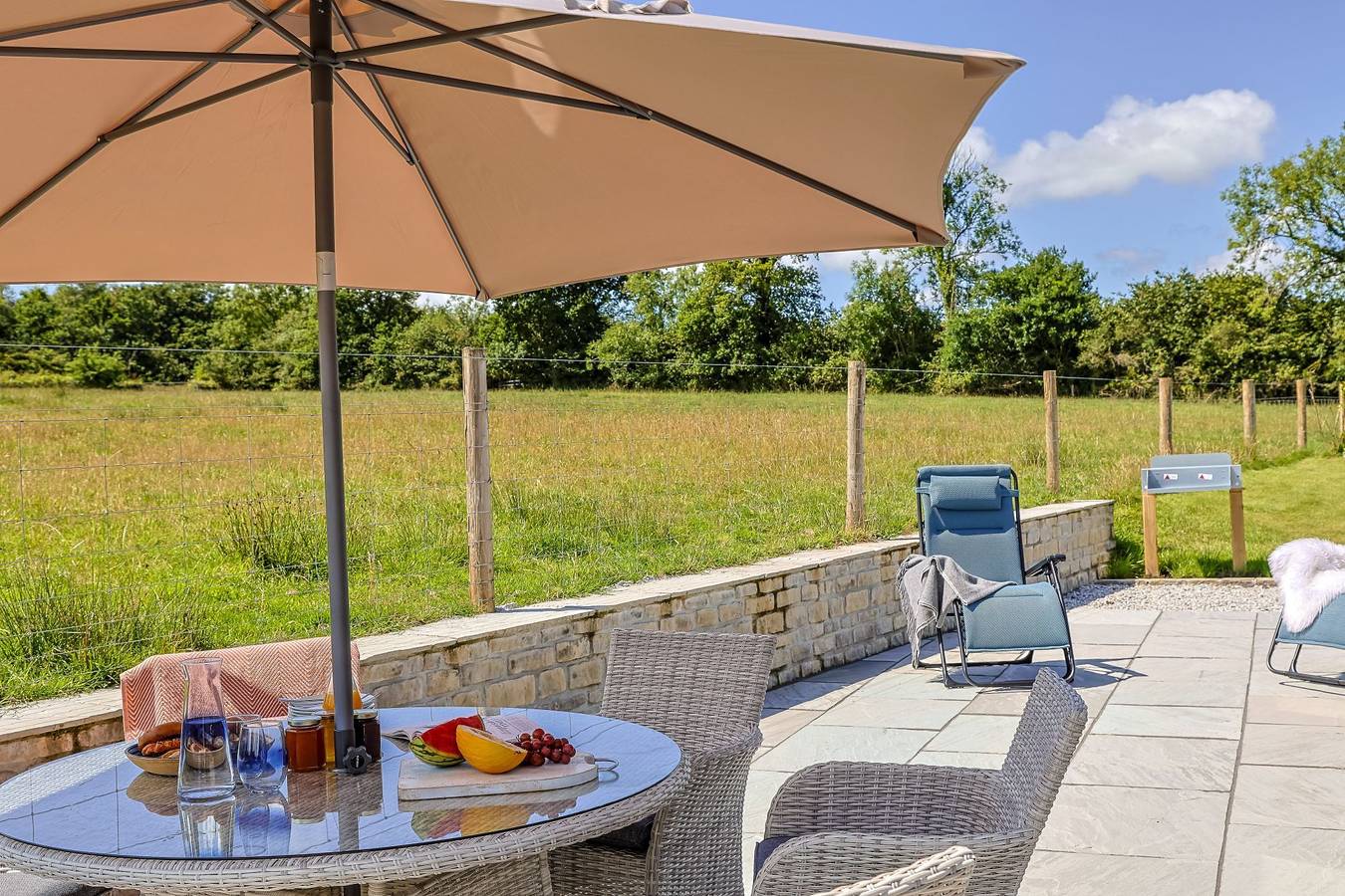 Cherry Lodge, 14 Roadford Lake Lodges in Broadwoodwidger, Devon