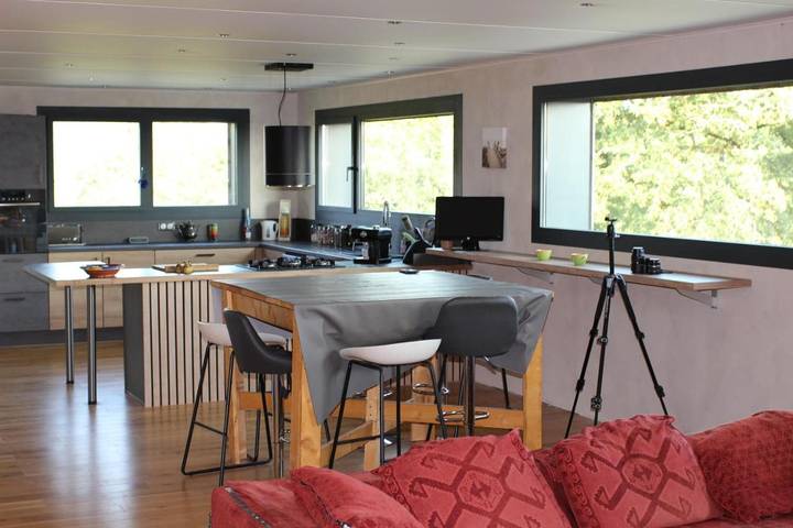 Location de vacances pour 8 personnes, avec Terrasse ainsi que Jardin et Vue à Bétaille